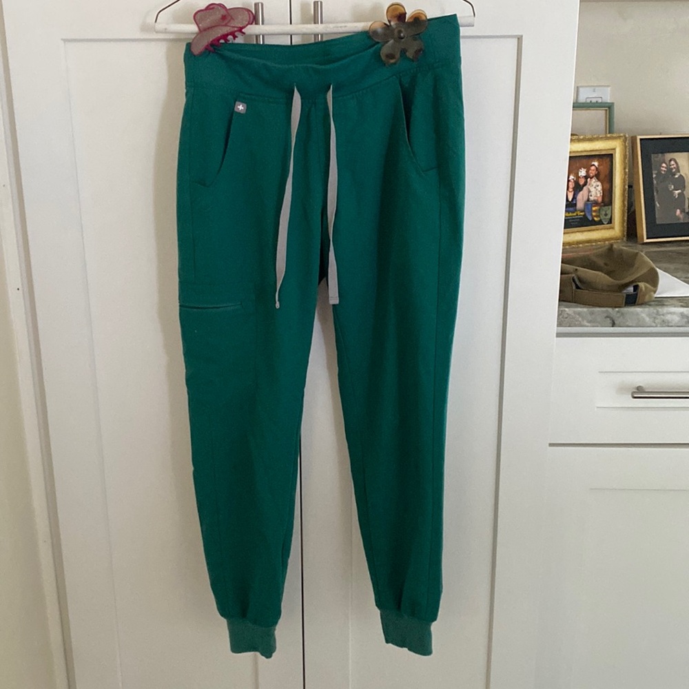 Figs Hunter Green Technical collection jogger scrubs. No stains, in good shape.